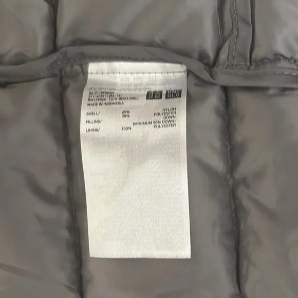 Uniqlo Gray Insulated Quilted Vest with Stand-Up Neck - Picture 3 of 4